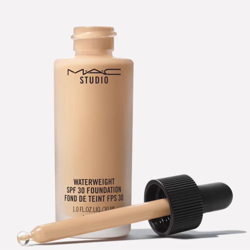 MAC Studios Waterweight SPF~NC30 Light-Med W/Golden Undertone~Luminous~NIB